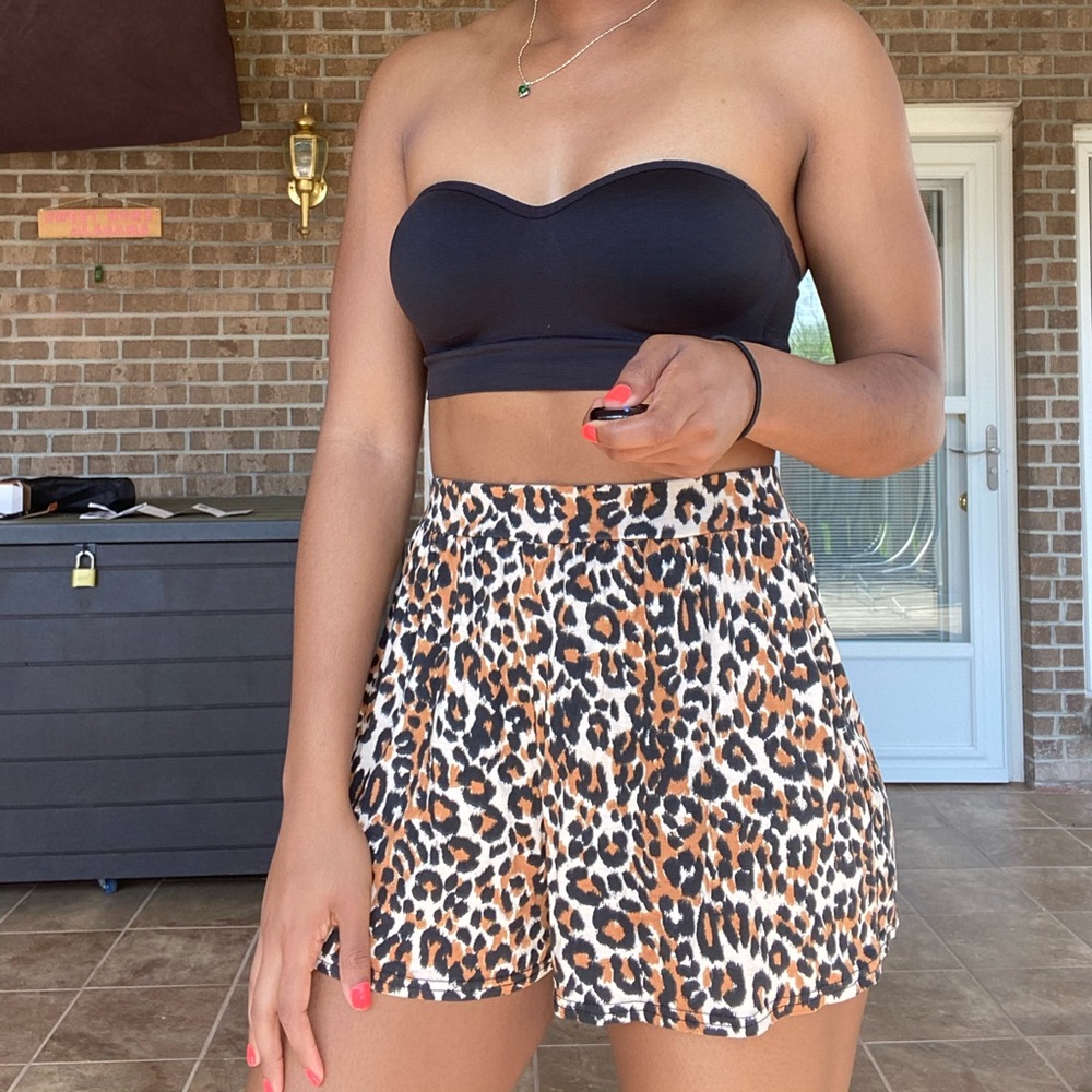 Boohoo brand leopard flowy shorts